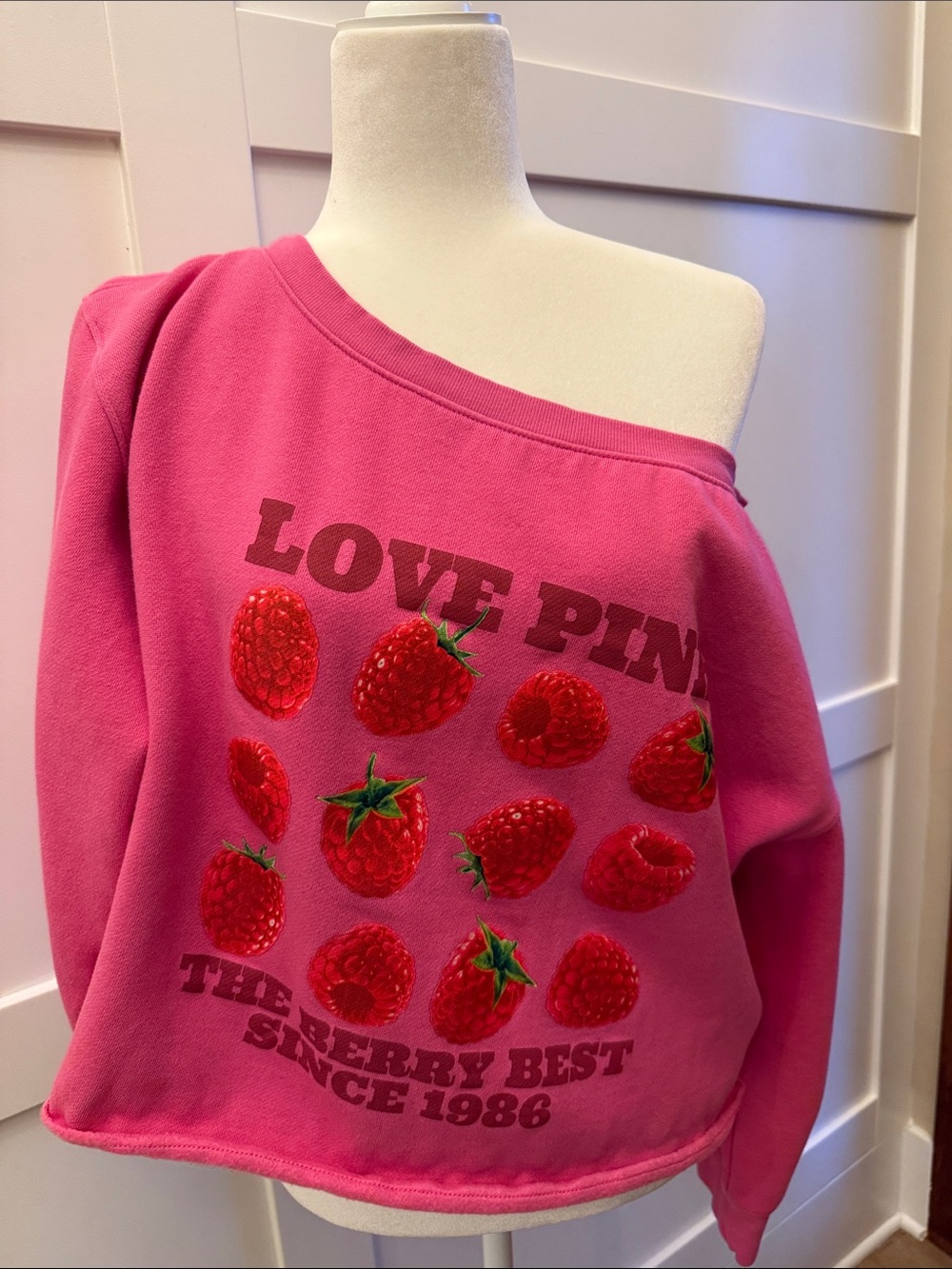 PINK Victoria Secret XL Raspberry Strawberry Cropped Sweatshirt 3/4 Sleeve Pink